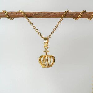 18k Gold Plated Stainless Steel Crown Pendant Necklace with Simmulated Diamond